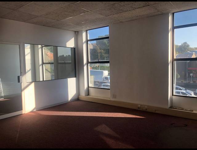 91M² OFFICE TO LET IN CRAIGHALL
